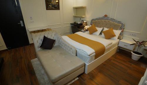 Queen Room with Balcony