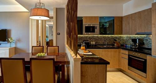 One-Bedroom Apartment with Complimentary Happy Hours with 1+1 offer from 3:00 PM till 7:00 PM at Bar Single Malt & Co.