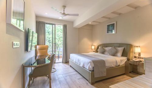 Winter Green Premium Room with Pool View