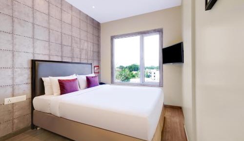 Standard Room Queen Bed