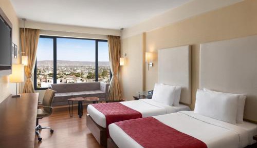 Deluxe Twin Room:Enjoy Happy Hours with 1+1 offer on Alcoholic Beverages | 10% off on Food & Beverage services | Guaranteed Early check-in & Late check-out by 3hrs  