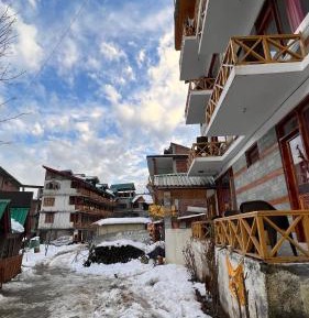 Deluxe Double or Twin Room with Mountain View