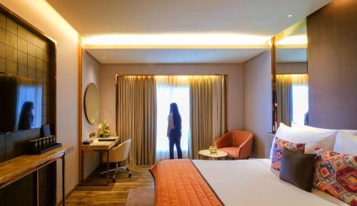 Luxury Hill View with INR 1,000 off on a 60min Spa, Buy 1 Get 1 complimentary IMFL drink between 5pm and 7pm at Aqua, 15% off on F&B and Laundry