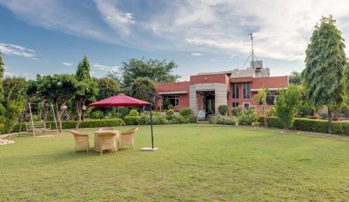 Villa with Garden View