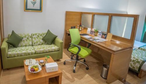 Club Room with access to club lounge & 30% discount on spa.