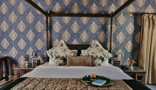 Suite: Complimentary Hi-Tea, Complimentary INR 500 Hotel Credit, 15% Discount on Laundry service