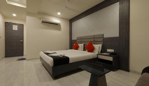 Deluxe Double Room (2 Adults + 1 Child)