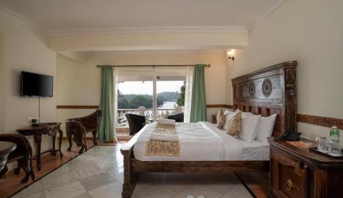 Premier Riverview with Balcony - 15% Discount on Food & Non-Alcoholic Beverages