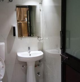 8-Bed Mixed Dormitory Room