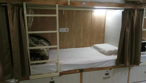 Bed in 8-Bed Mixed Dormitory Room