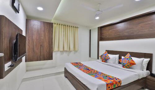 Deluxe Double Room (2 Adults + 1 Child)