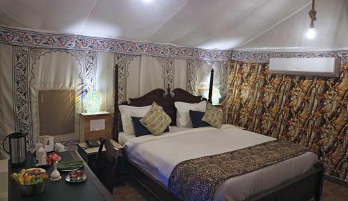 Tent: Complimentary Hi-Tea, Complimentary INR 500 Hotel Credit, 15% Discount on Laundry service