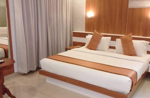 Kothamangalam Hotel | The Silvertips