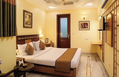 Karol Bagh Hotel | Hotel TJS Royale