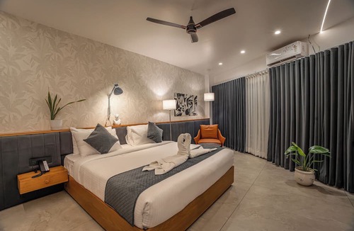 Mysore Hotel | Aura Inn & Suites