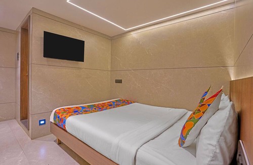 Nanganallur Hotel | Via KR Chennai