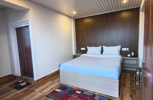 Darjeeling Hotel | PINEVIEW ESCAPES