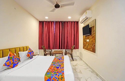 Indirapuram Hotel | Fabhotel Golden Rivaah
