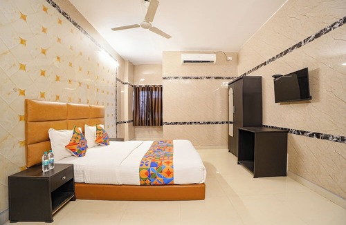 Perambur Purasavakam Hotel | FabHotel Le Royal Inn - Nr Madras Medical Mission Hospital