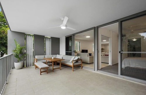 Casuarina Apartment | Pool View 3-Bed Oasis in Drift Resort