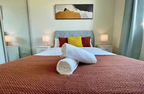Wolli Creek Apartment | Stylish 2B Retreat Near Airport