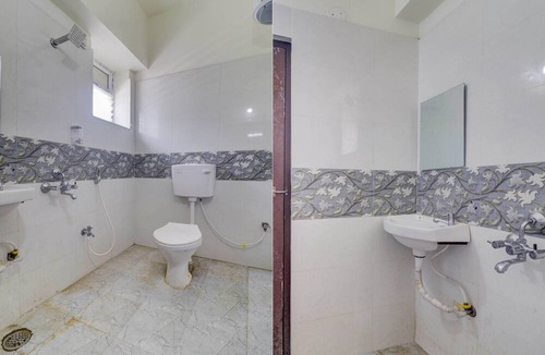 Manikonda Hotel | Super Collection O Gachibowli