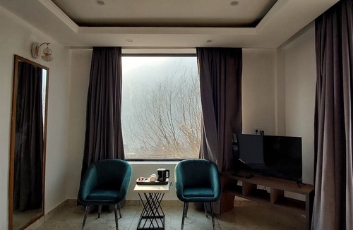 Manali Hotel | Apple Woods