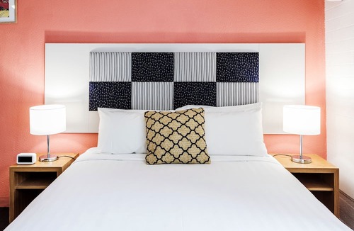 Coolangatta Hotel | Greenmount Beach House