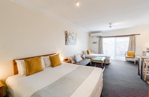 Tenterfield Hotel | The Henry Parkes Motel Tenterfield