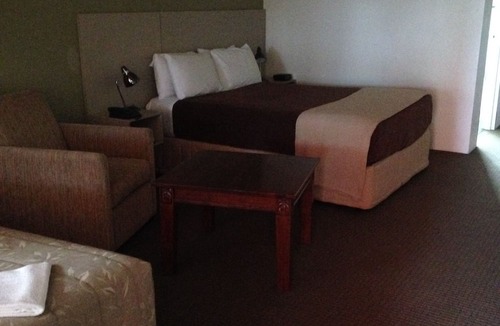 Singleton Hotel | Francis Phillip Motor Inn