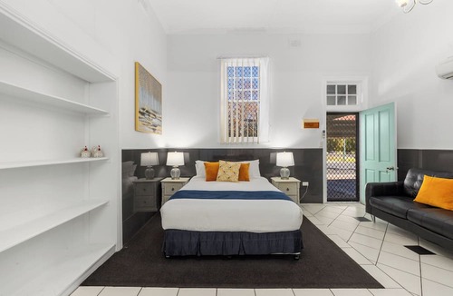 Glen Innes Hotel | Charlesworth On The Park