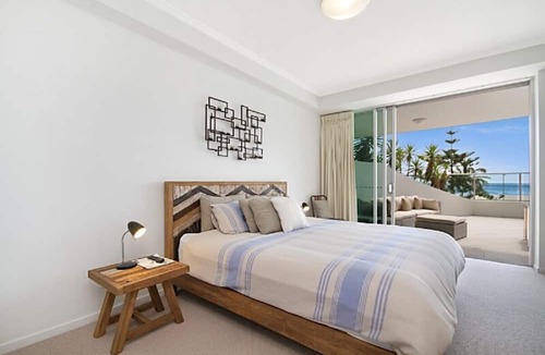 Coolangatta Apartment | Reflections 202- Ocean views