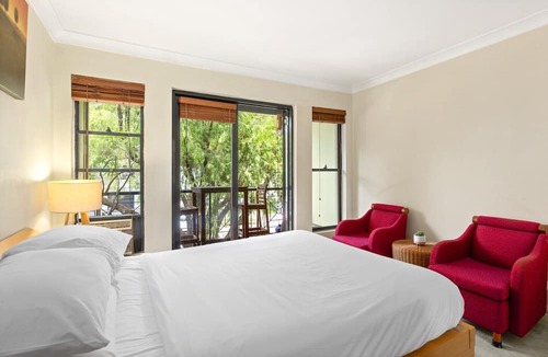 Alexandria Apartment | Spacious 2-Bed Townhouse with Garage & Patio