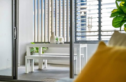 Newcastle Apartment | Happy Honeysuckle - WiFi included - No Airbnb Fees