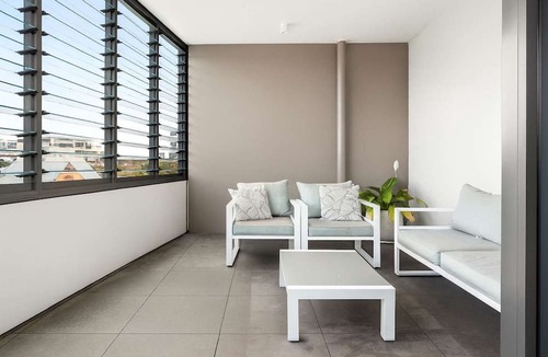 Newcastle Apartment | Happy Honeysuckle - WiFi included - No Airbnb Fees