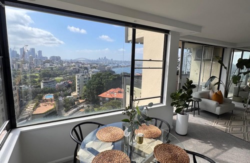 Darling Point Apartment | Luxury Apartment with Iconic Sydney Opera House & Harbour Bridge Views