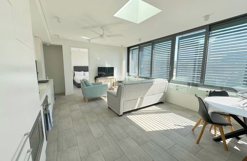 Bondi Beach Apartment | Bondi Beach Escape, Steps to Sand & Café