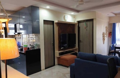 Bandra West Condo | Whispering Woods - 2bed/2bath Lush Lakeside Condo
