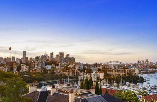 Darling Point Apartment | Stylish Studio with Rooftop Harbour Views