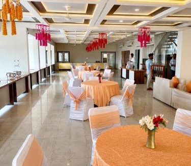 Gajraula Hotel | Hotel Vasant - Premium Hotel in Gajraula - All AC Rooms with Restaurant - Free Wi-fi & Parking - Banquet