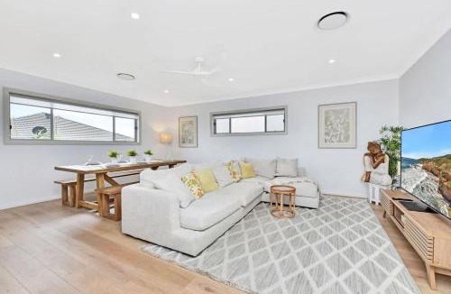 Caves Beach House | Finns at Caves Beach Resort