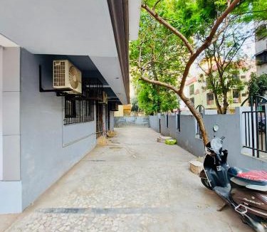 Malad West Bed & Breakfast | Kalpataru Hometel