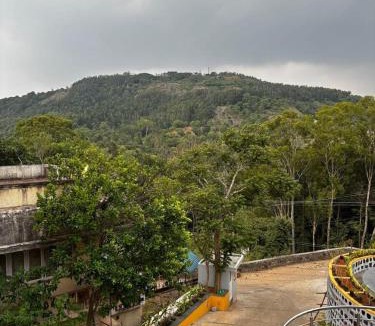 Manjakuttai Hotel | Silver Valley Villas