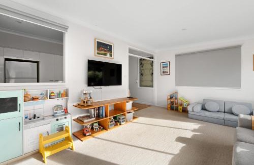 Dudley House | Pet-Friendly Family Home with Backyard - Near Dudley Beach & Glenrock