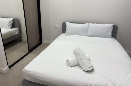 Waterloo Apartment | SYD Zetland AA402 3 BR Apt Close to CBD & Airport