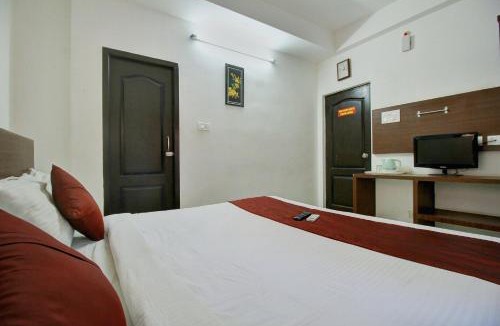 Medavakkam Hotel | Hotel O The Mangrove Wood Residency