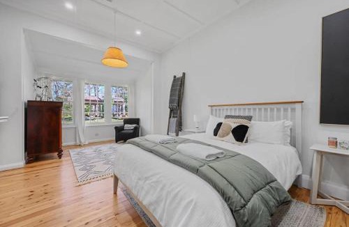 Emu Swamp House | 5 Bedroom Charming Homestead on Vineyard