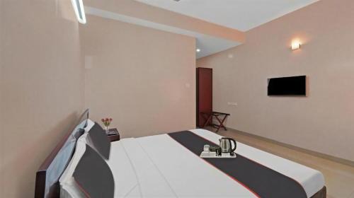 Irungattukottai Hotel | Velan Residency