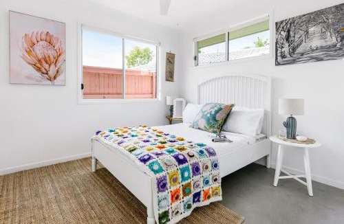 Pottsville House | Pandanus Breeze - 3 min to beach and pet friendly