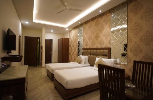 DLF City Hotel | Royal Residence Premier - Cyber Hub